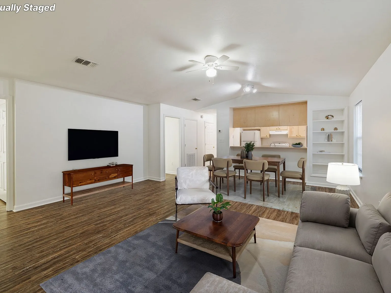 1901 HoneySuckle Drive — Photo 3