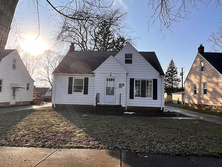 5128 Catherine St — Photo 2