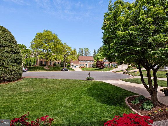 3rd image of 2916 Parklawn Ct