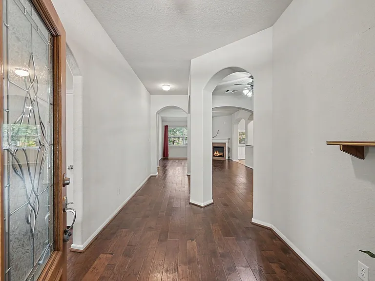 1912 Hill Manor Dr — Photo 4