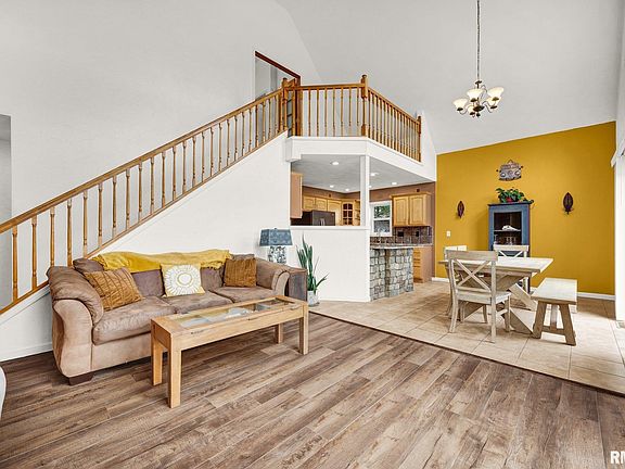 5th image of 161 Lakecrest Pl