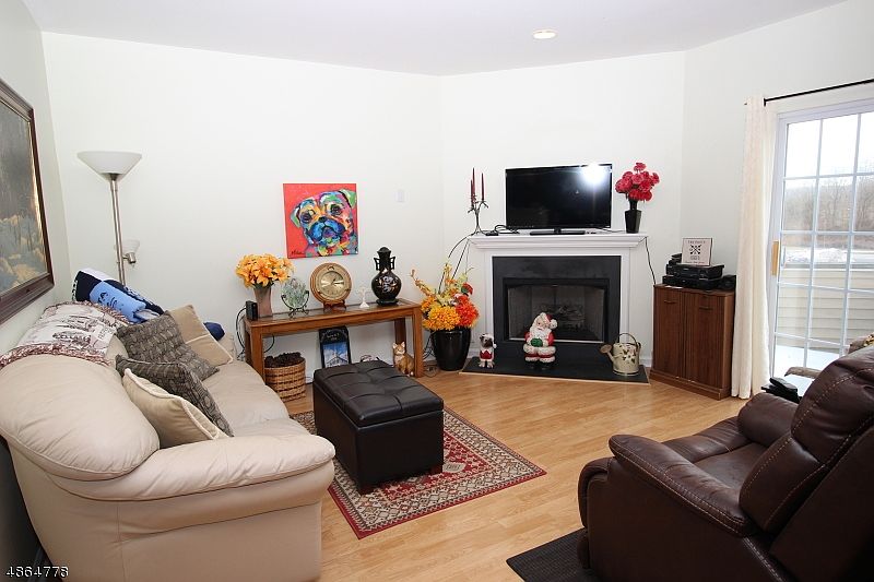 2nd image of 295 Falcon Ridge Way S