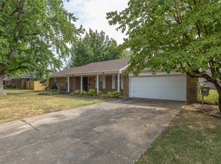 811 Crestwood St, Springdale, AR 72762