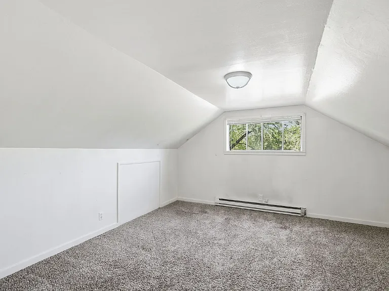 2189 Hilyard St — Photo 17