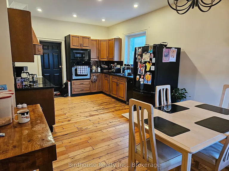 123 William St N — Photo 6