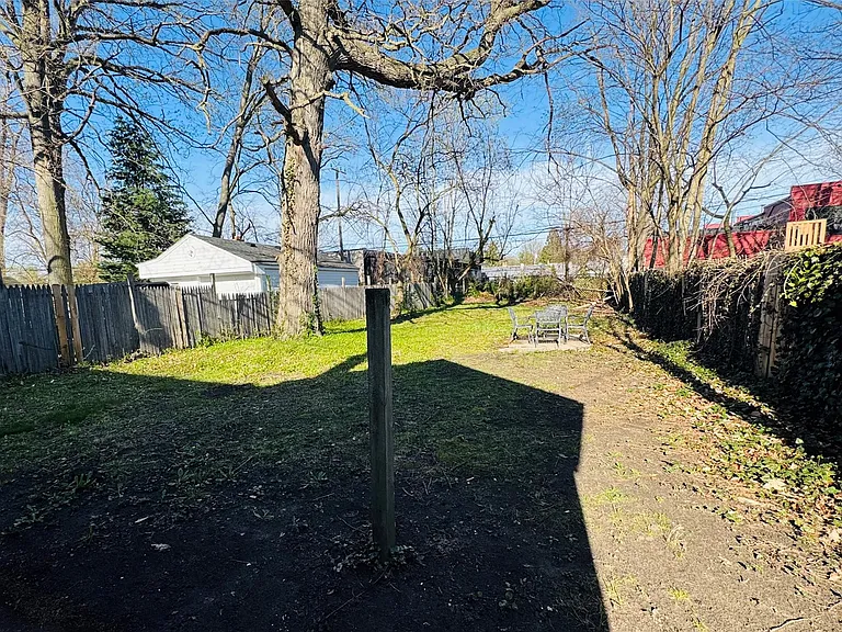 510 Stratford Rd — Photo 18