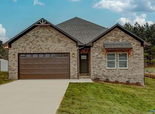 13 Kaylee Loop Rd, Hartselle, AL 35640