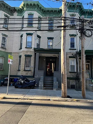 381 Baldwin Ave Photo 1