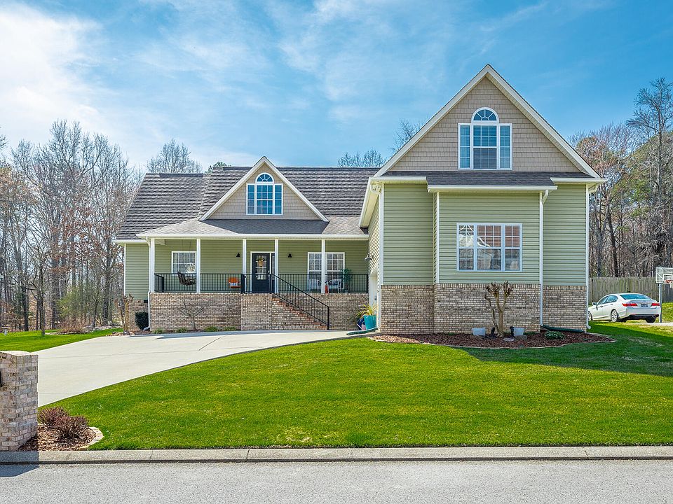 1st image of 400 Olivia Ln