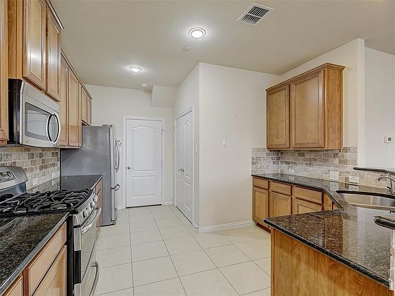3rd image of 1627 Southwestern Dr
