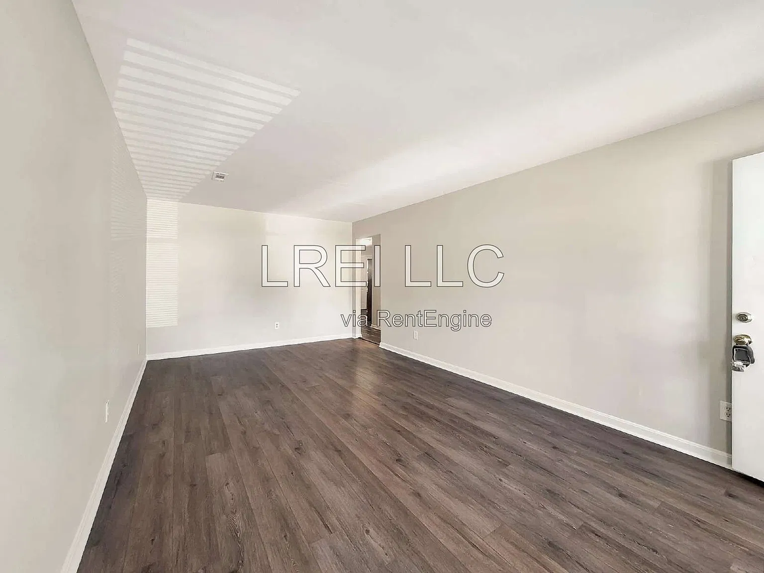 2 bed, 1.0 bath, 864 sqft, $1,125 — Photo 2