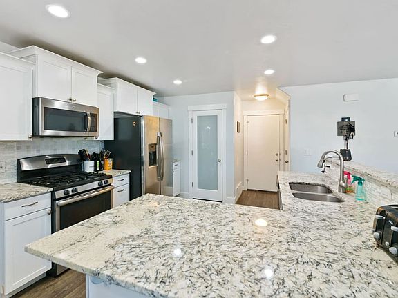 2nd image of 15104 S Gallant Dr