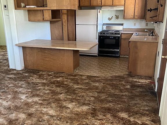 3rd image of 687-675 Hazel Way