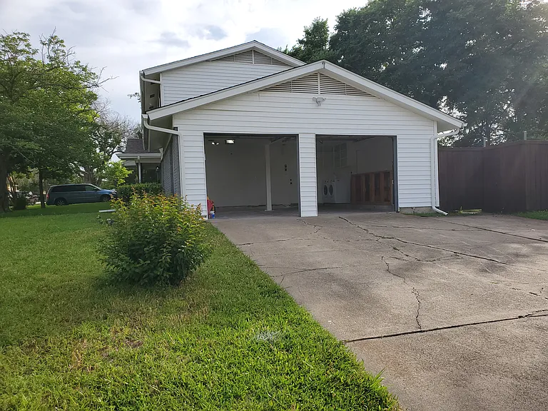 3703 Byrd Dr — Photo 23
