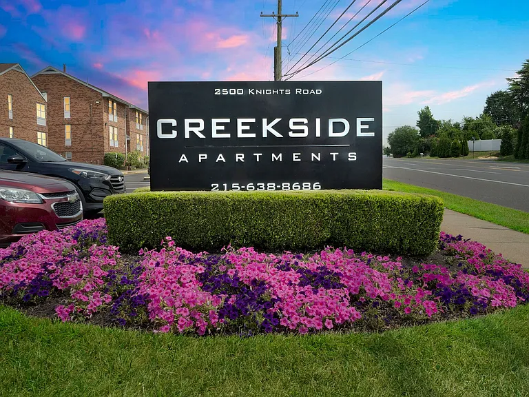 Creekside Apartments — Photo 3