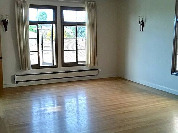 5th image of 882 Cleveland St APT 31