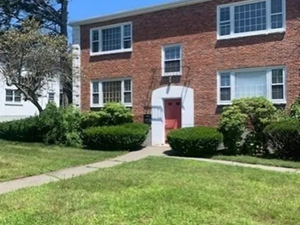 16 Abington Ave APT 2R, Holbrook, MA 02343