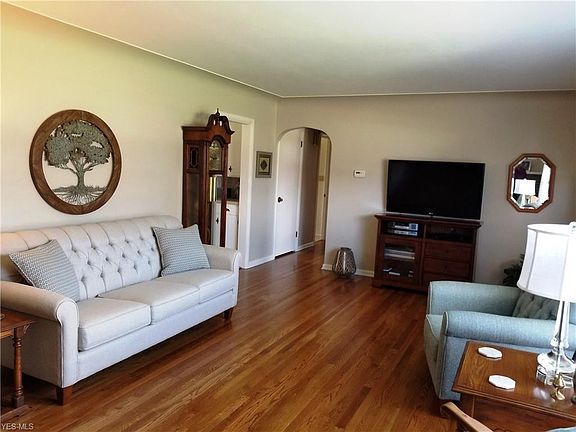 4th image of 1445 E 10th St
