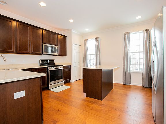 5th image of 1631 Deer Pointe Dr #1046