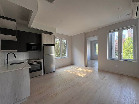 3rd image of 304 Linden Blvd APT 3F