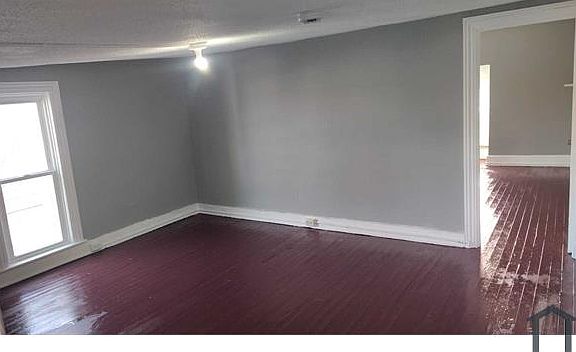 4th image of 206 Fairground Ave