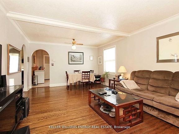 2nd image of 64 Grenfell St