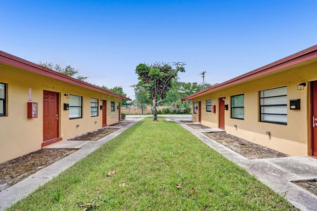 2741 NW 1st St #2, photo 5