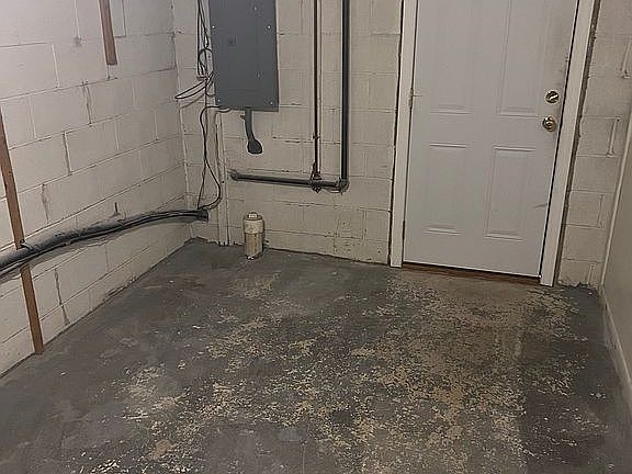 4th image of 290 Green Ln