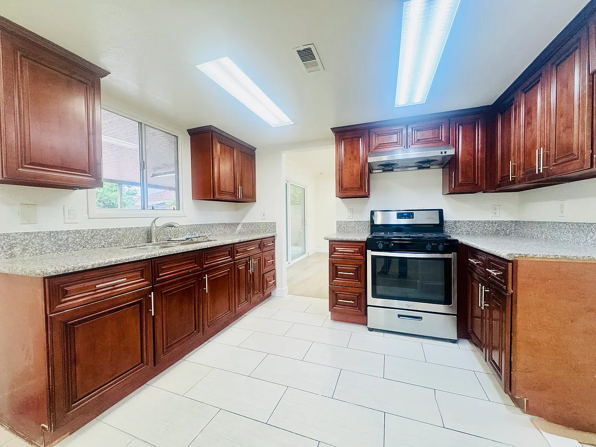 Building Photo - 10702 Mallard Dr