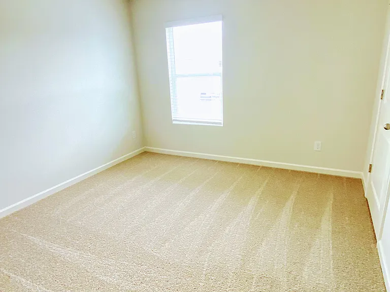 202 Creekview Way — Photo 32