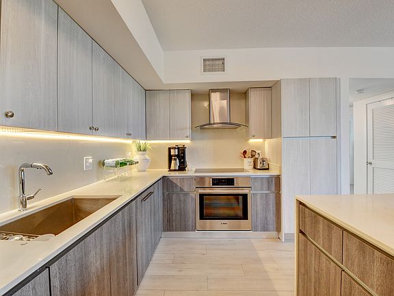 4th image of 1111 SE 1st Ave #408