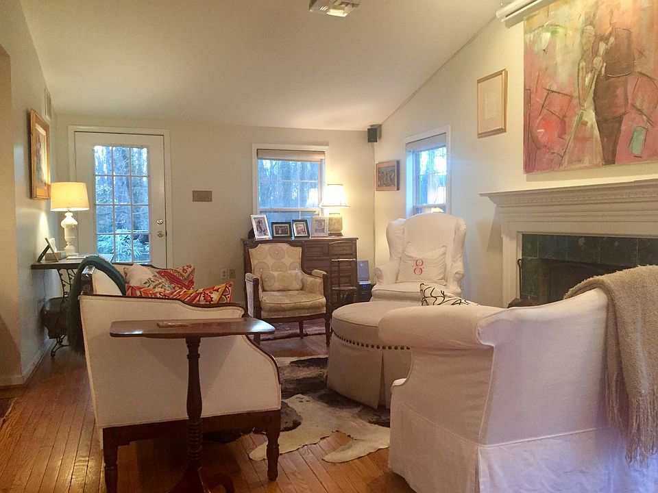 2nd image of 129 W Spruce Ave