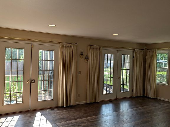 5th image of 2312 Holland St