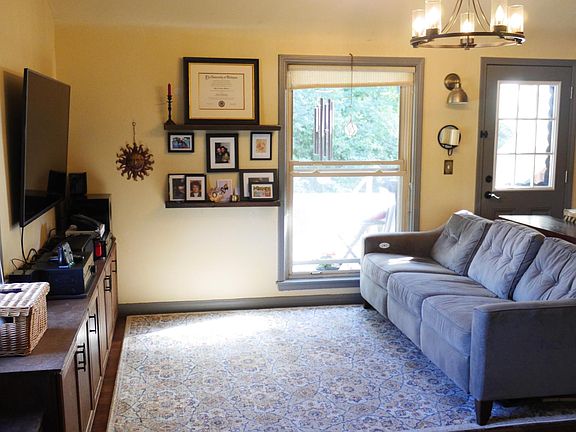 4th image of 2362 Parkwood Ave