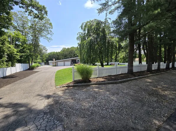 455 Miller Place Road, Miller Place, NY 11764