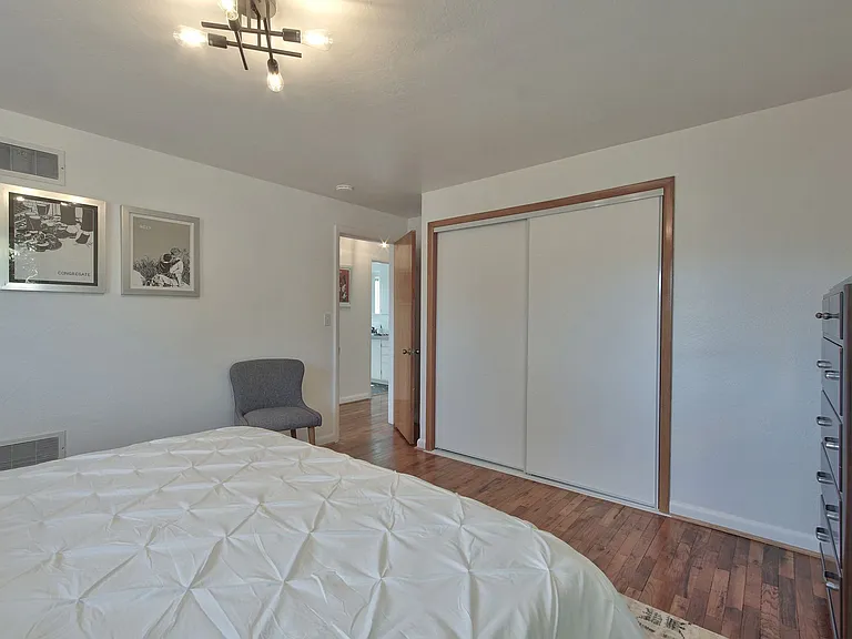 1328 NE 9th Ave — Photo 10