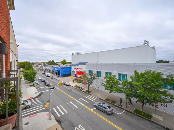 63-34 Fresh Pd Road image 13 of 20