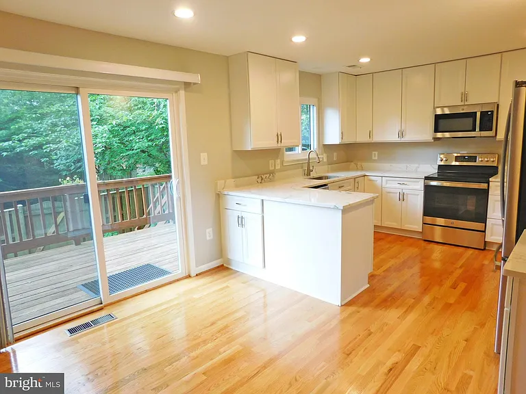 10315 Cherry View Ct — Photo 7