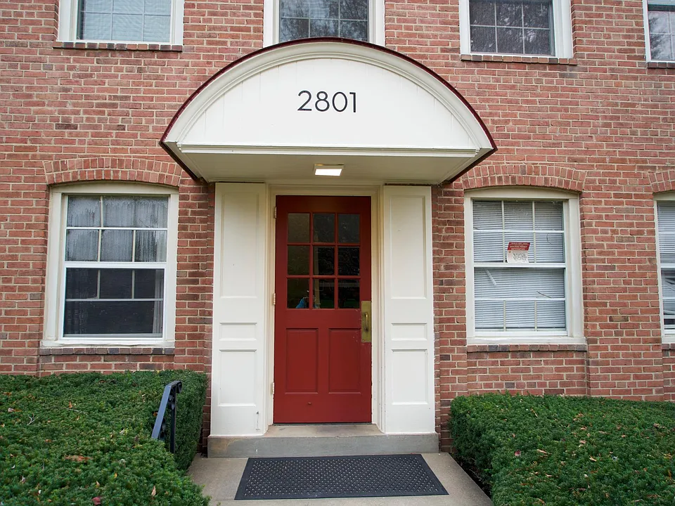 2801 Arlington Blvd