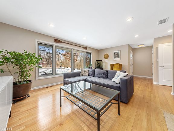 2nd image of 43 S Woodland Trl