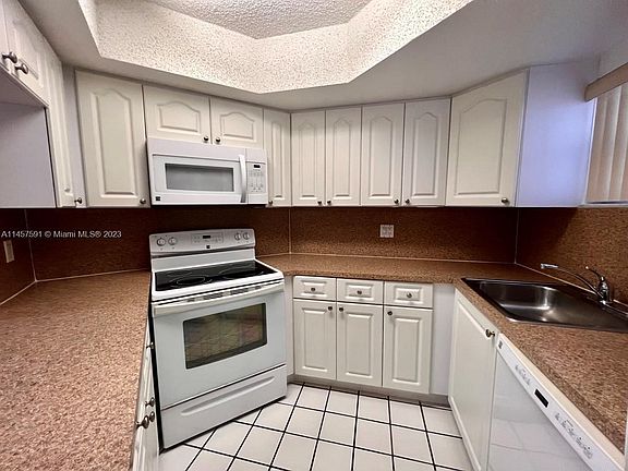5th image of 8353 Lake Dr APT 208