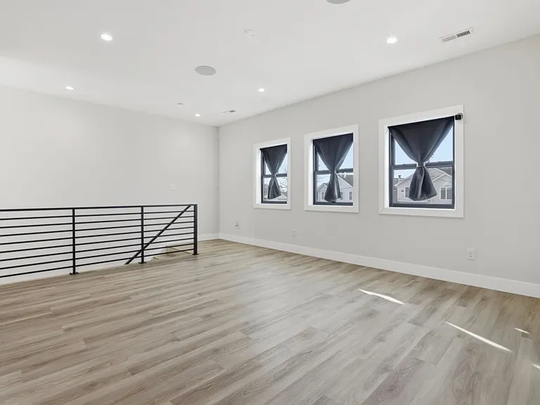 6931 River Dr — Photo 27