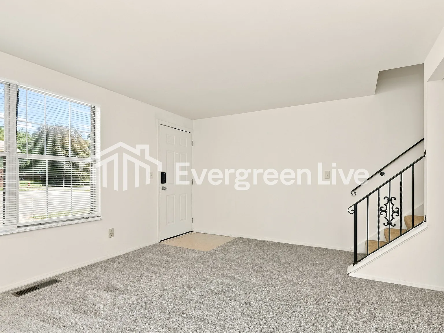 3 bed, 1.5 bath, 1555 sqft, $1,095 — Photo 4