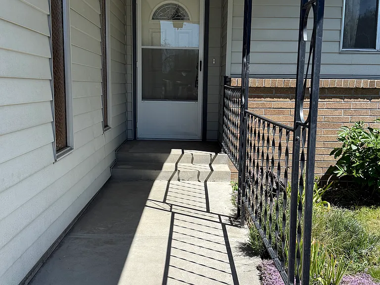 5363 Gatewood Dr — Photo 2