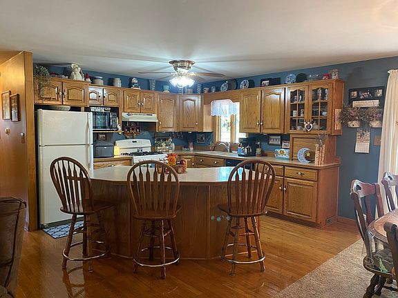 3rd image of 1115 E Main St
