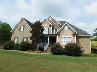 383 Laurel Crest Dr, Kannapolis, NC 28081
