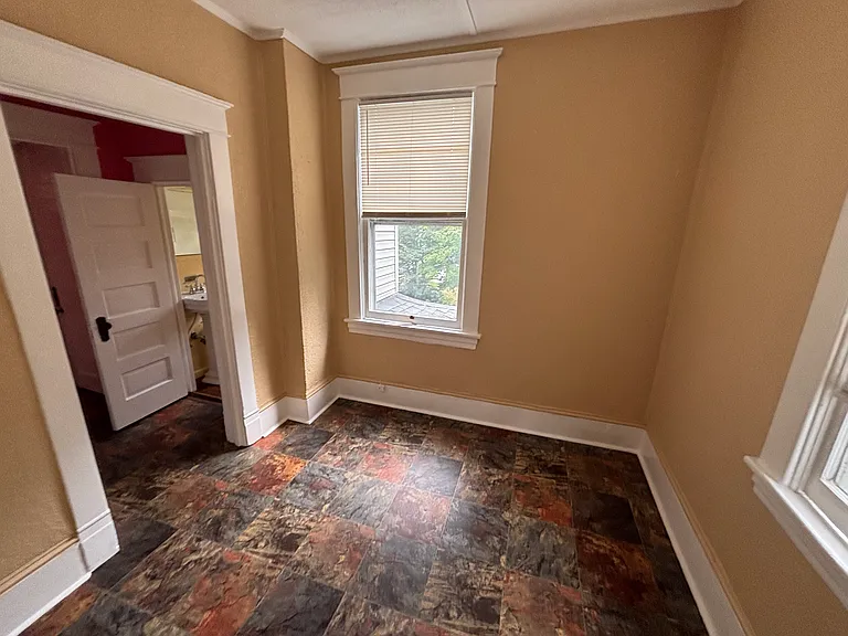 422 King George Ave SW #3 — Photo 16