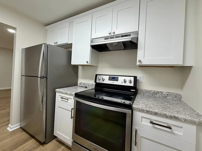 Sherwood Forest Apartments — Photo 7
