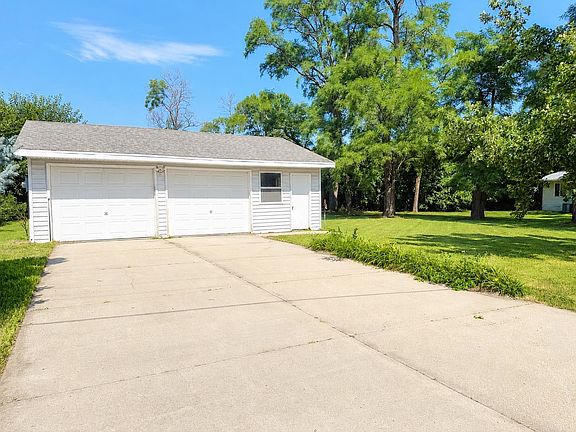 3rd image of 6 Sandy Point Dr