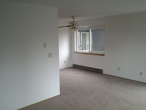 5th image of 11541 Greenwood Ave N APT 203